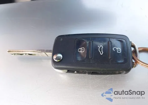 2015 Volkswagen Beetle 1.8T Fleet Edition z USA, uszkodzony, nr VIN 3VWF17AT0FM623548